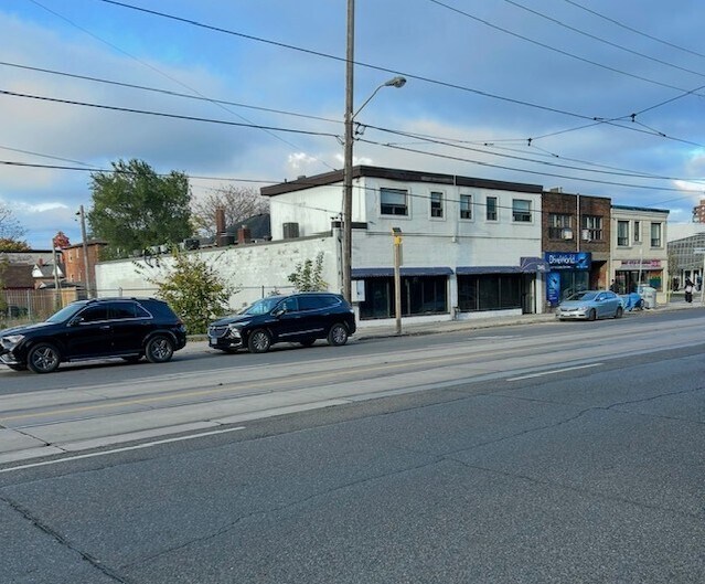 Primary Photo Of 3140 Lake Shore Blvd W, Toronto Storefront Retail Residential For Sale