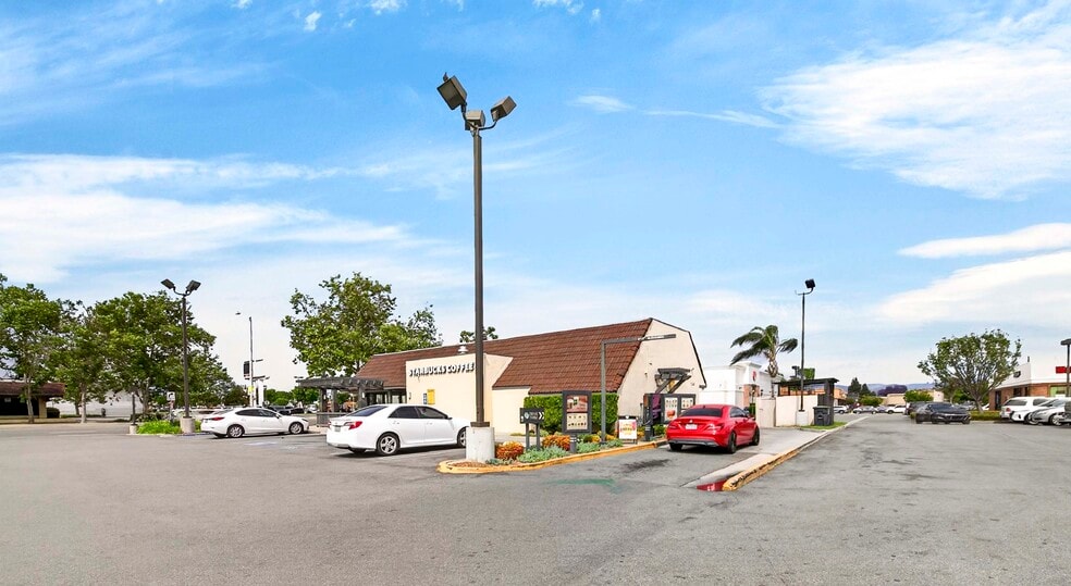 More Photos Of 1248 E 17th St, Santa Ana Freestanding For Sale