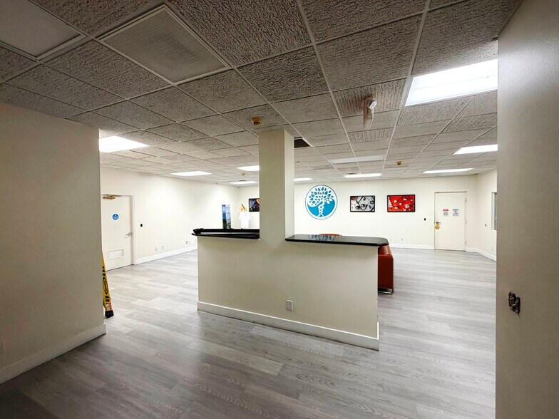 More Photos Of 10061 Amberwood Rd, Fort Myers Flex For Lease
