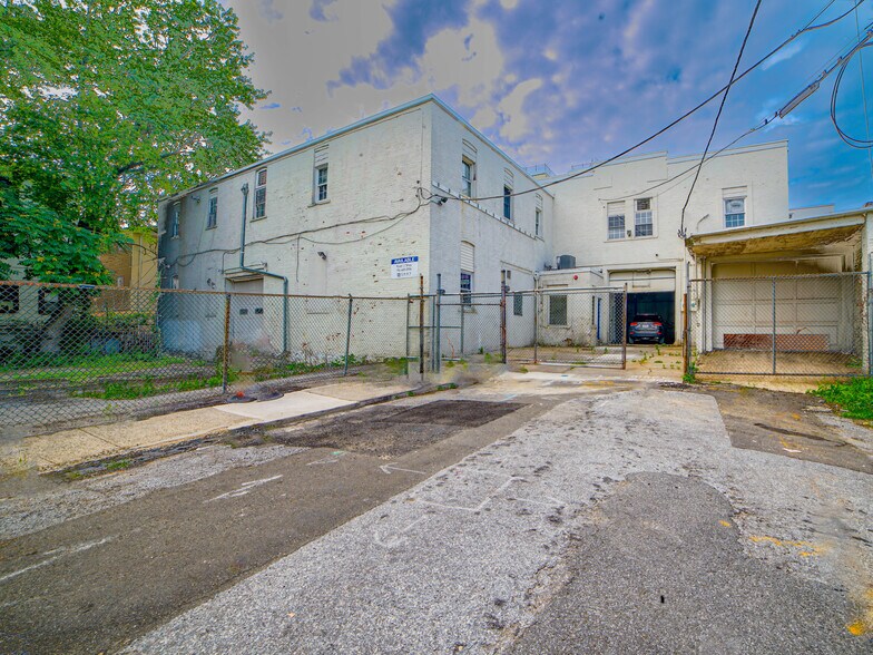 More Photos Of 18 Morris Pl, Yonkers Manufacturing For Lease