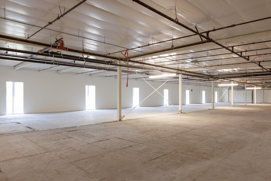 More Photos Of 4561 Colorado Blvd, Los Angeles Movie Radio TVStudio For Lease