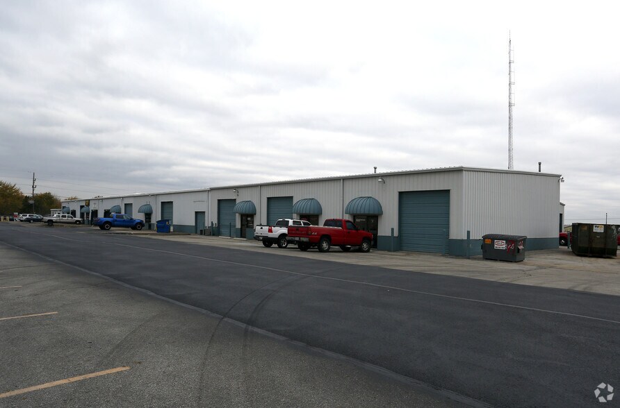 More Photos Of 1729 S US Highway 31, Greenwood Light Manufacturing For Lease