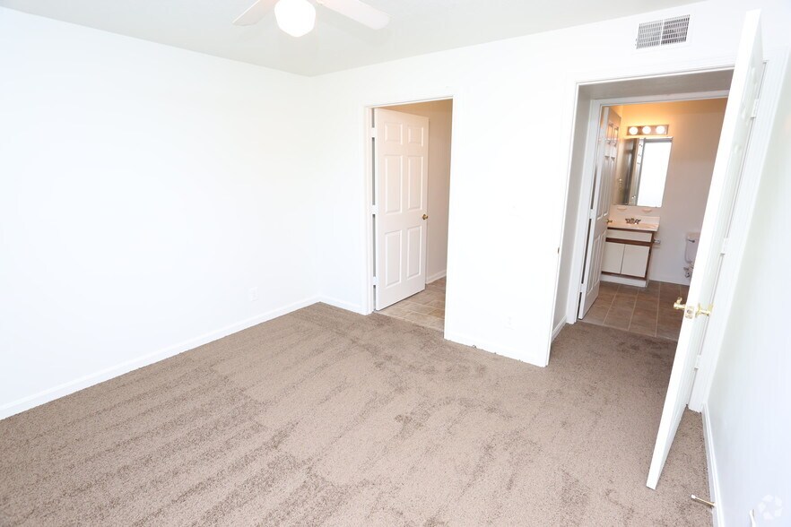 More Photos Of 3130 Saint Anthony Gardens Dr, Louisville Apartments For Sale