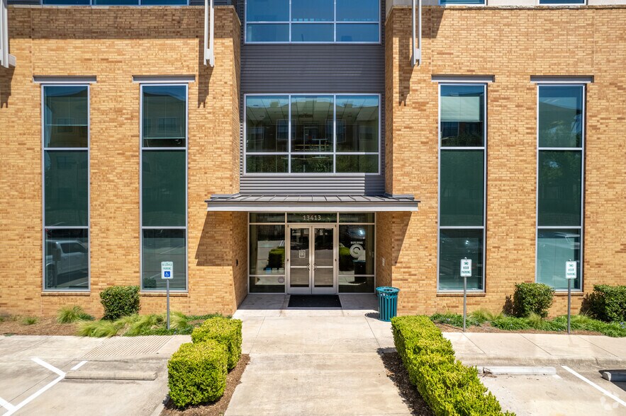 More Photos Of 13413 Galleria Cir, Bee Cave Office For Lease