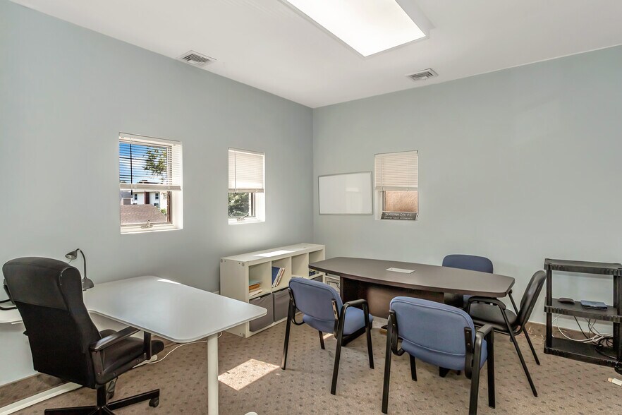 More Photos Of 219 Mineola Blvd, Mineola Office For Lease