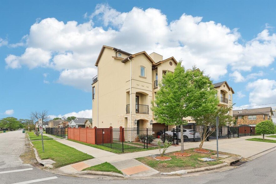 More Photos Of 3912 Ennis St, Houston Specialty For Sale