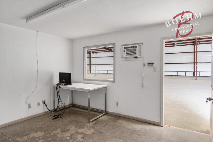 More Photos Of 995 Industrial Blvd, Del Rio Distribution For Lease