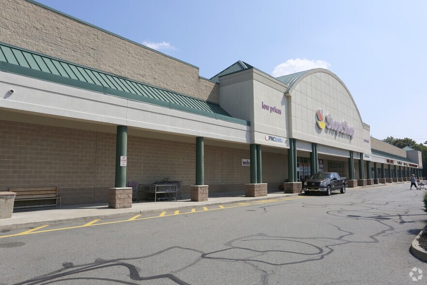 More Photos Of 625-675 Paterson Ave, Carlstadt General Retail For Lease