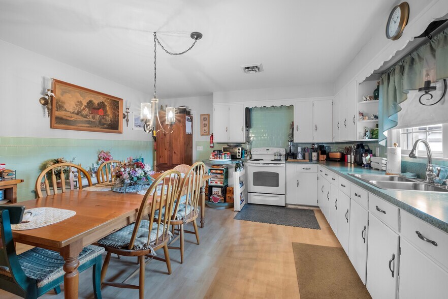 More Photos Of 1315 Harding Hwy, Richland Office Residential For Sale