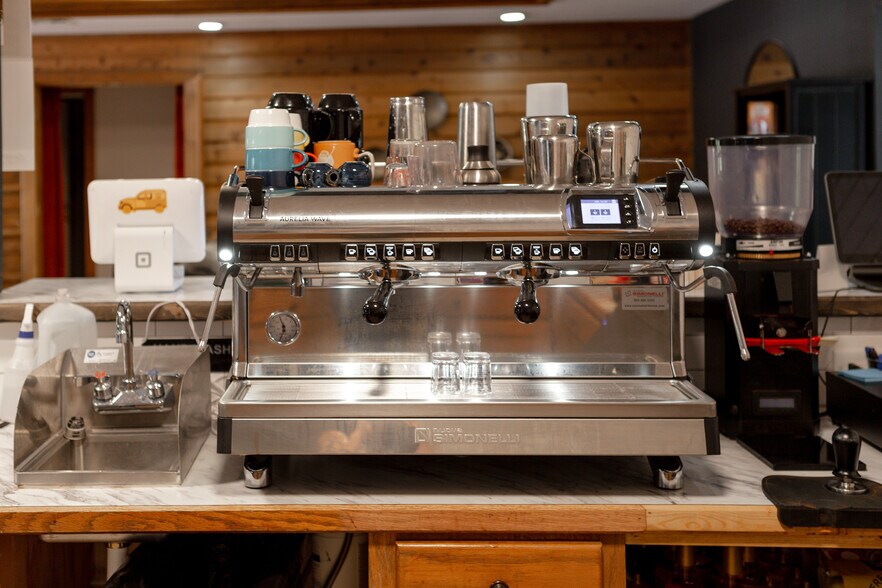 More Photos Of 446724 E 390 Rd, Langley Hotel For Sale