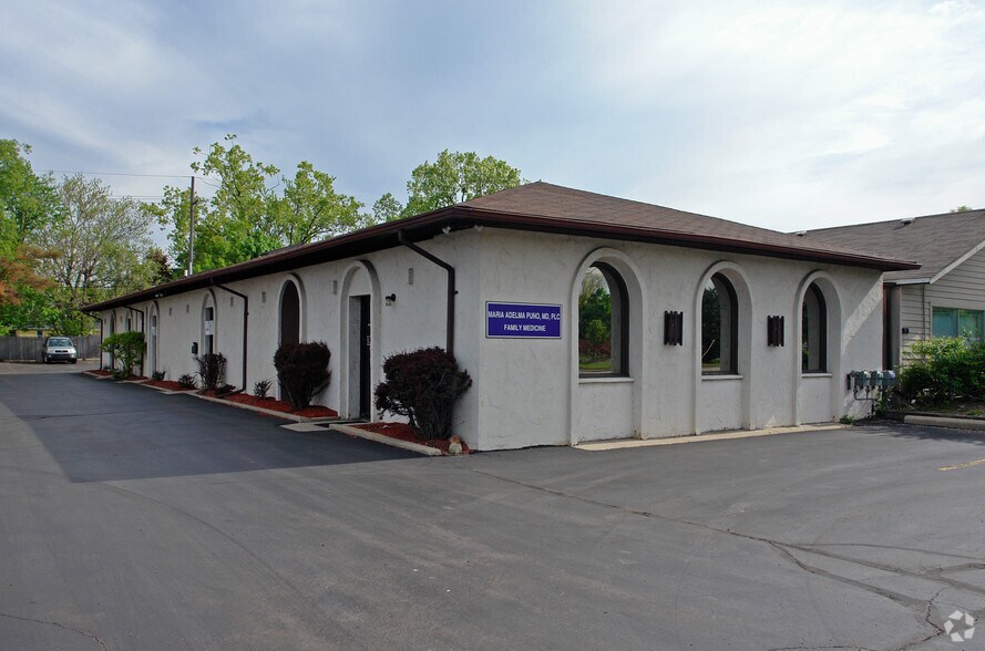 Primary Photo Of 5770 Highland Rd, Waterford Medical For Lease