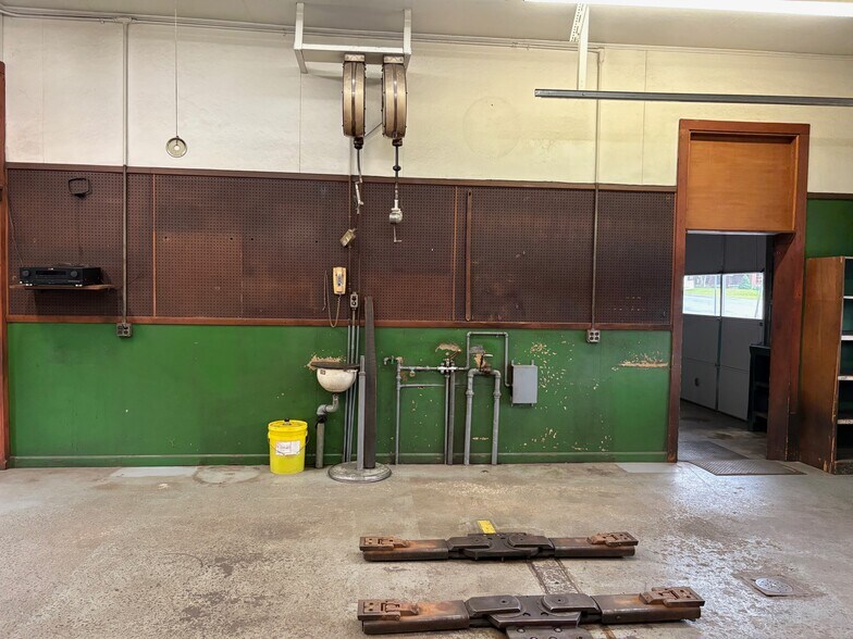 More Photos Of 6712 Main St, Martins Creek Service Station For Sale