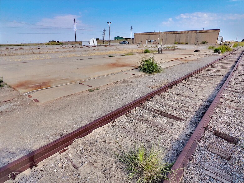 More Photos Of 1717 S 28th St, Clinton Distribution For Lease