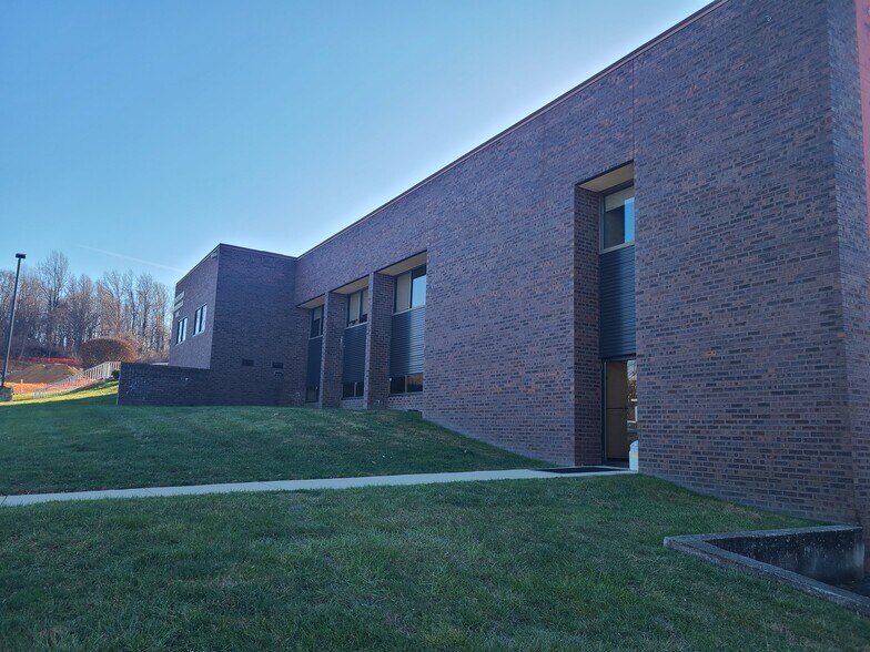 More Photos Of 3866 N Providence Rd, Newtown Square Light Manufacturing For Lease