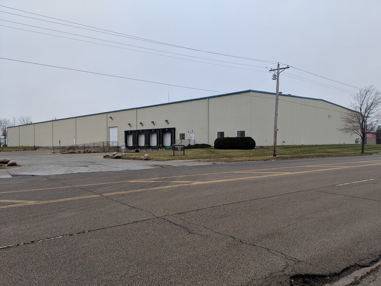 More Photos Of 1715 E Hamilton Rd, Bloomington Warehouse For Lease