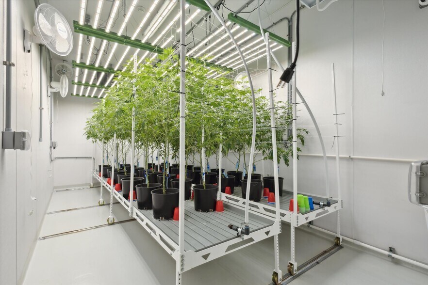 More Photos Of 919 Michigan St, Niles Warehouse For Sale