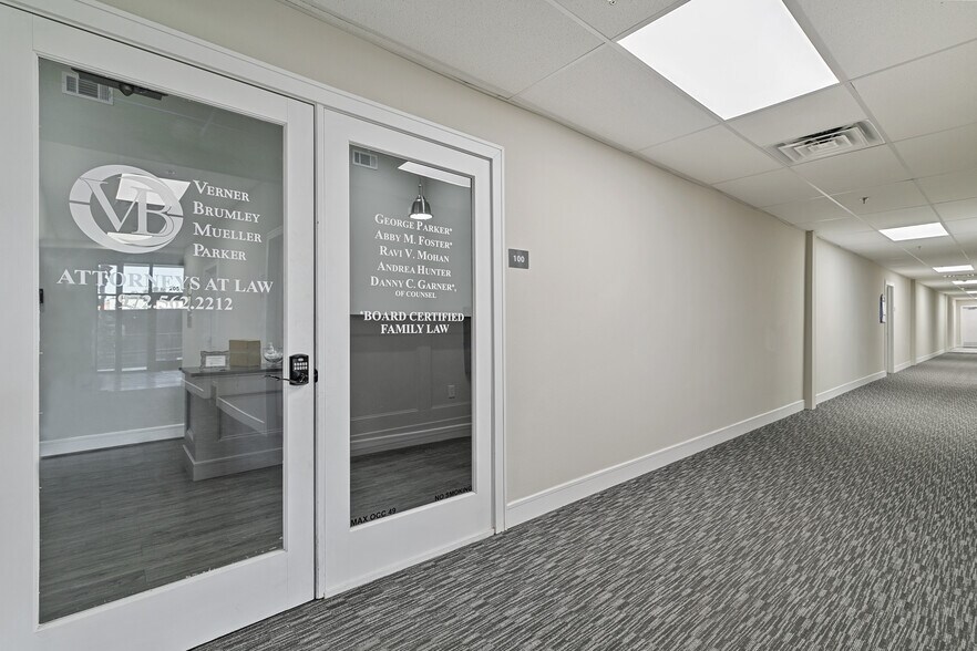 More Photos Of 205 W Louisiana St, McKinney Office For Lease