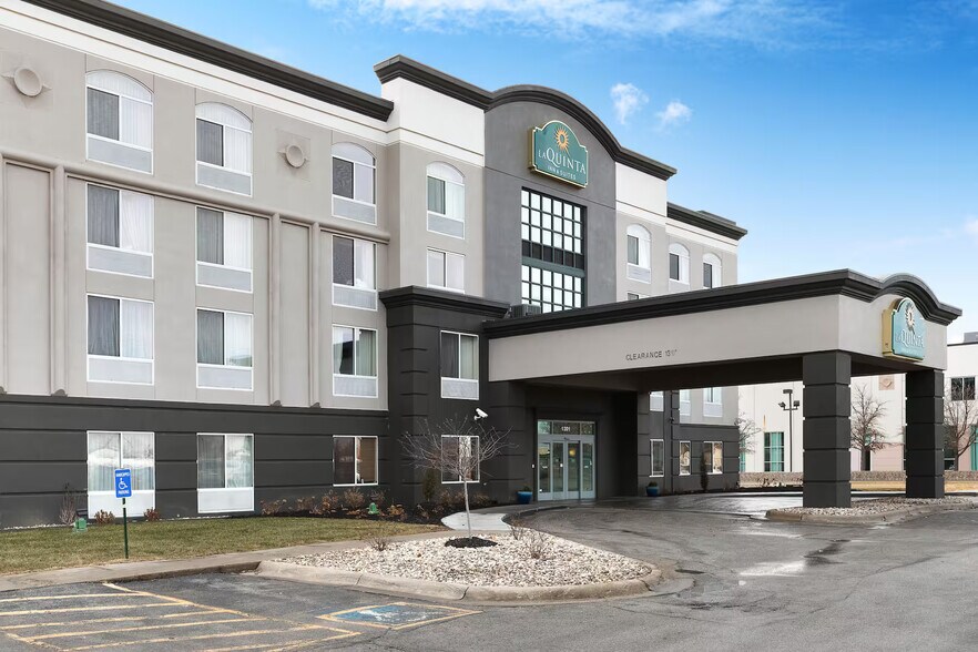 More Photos Of 1201 Avenue H, Carter Lake Hotel For Sale