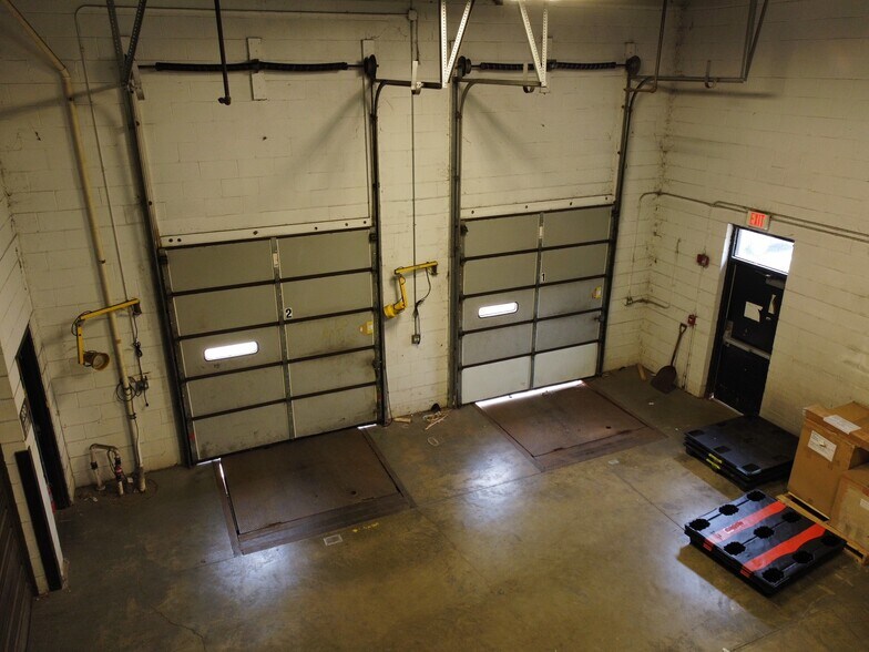 More Photos Of 461 Park Ave, Lake Villa Warehouse For Lease