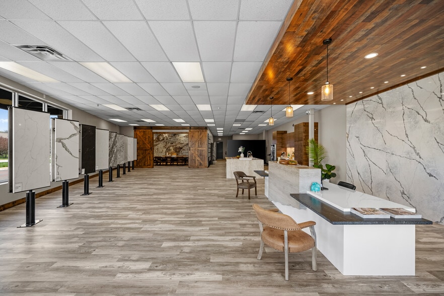 More Photos Of 18931 E Valley View Pky, Independence Storefront Retail Office For Lease