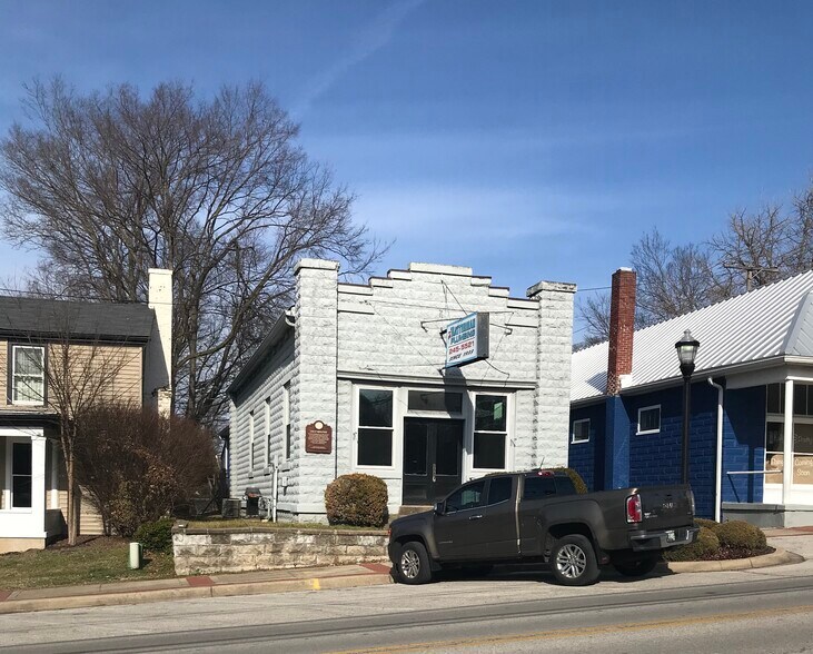 More Photos Of 11615 Main St, Louisville Freestanding For Sale