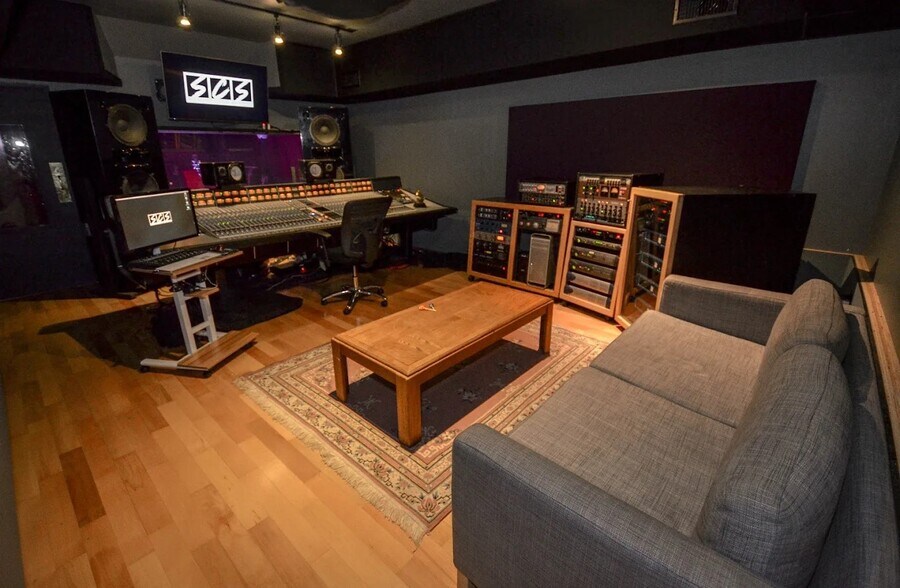 More Photos Of 4412 Whitsett Ave, Studio City Office For Sale