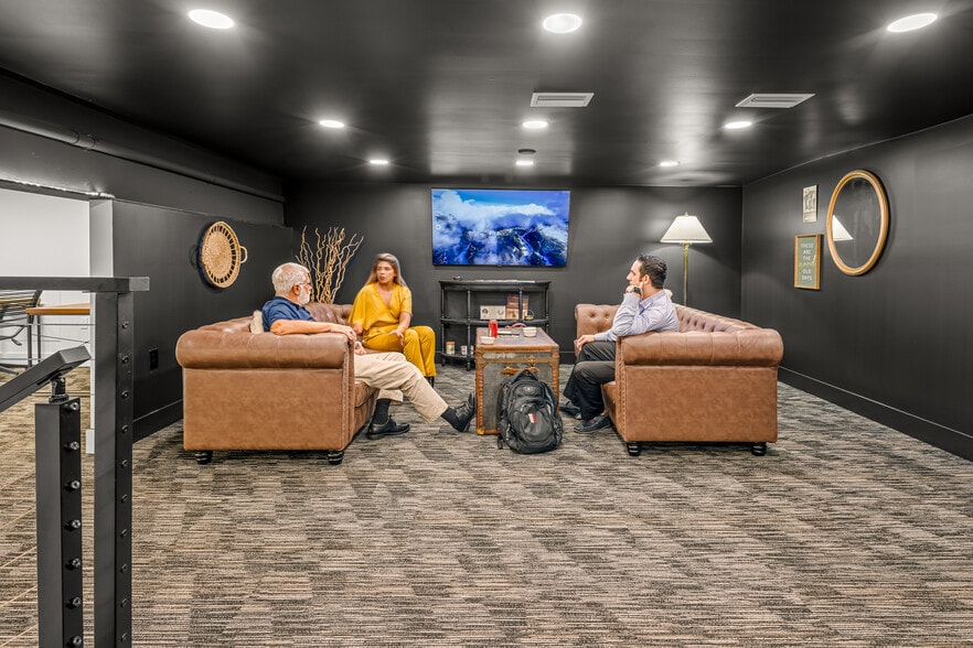 More Photos Of 132 W International Speedway Blvd, Daytona Beach Office For Lease