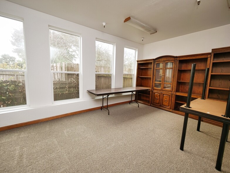 More Photos Of 1927-1929 Taraval St, San Francisco Apartments For Lease