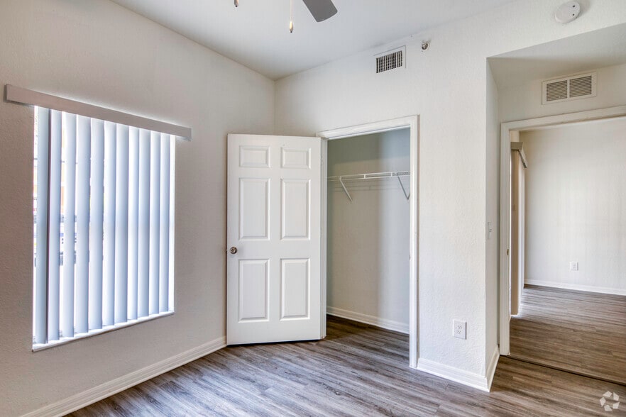 More Photos Of 13009 Kain Palms Ct, Tampa Dormitory For Sale