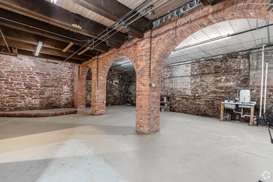 More Photos Of 2 Tunxis Rd, Tariffville Loft Creative Space For Lease