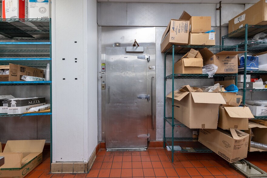 More Photos Of 125 E Main St, Rochester Hotel For Lease