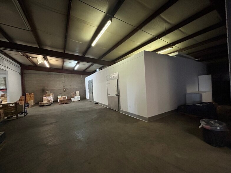 More Photos Of 4239 N 40th Ave, Phoenix Warehouse For Lease