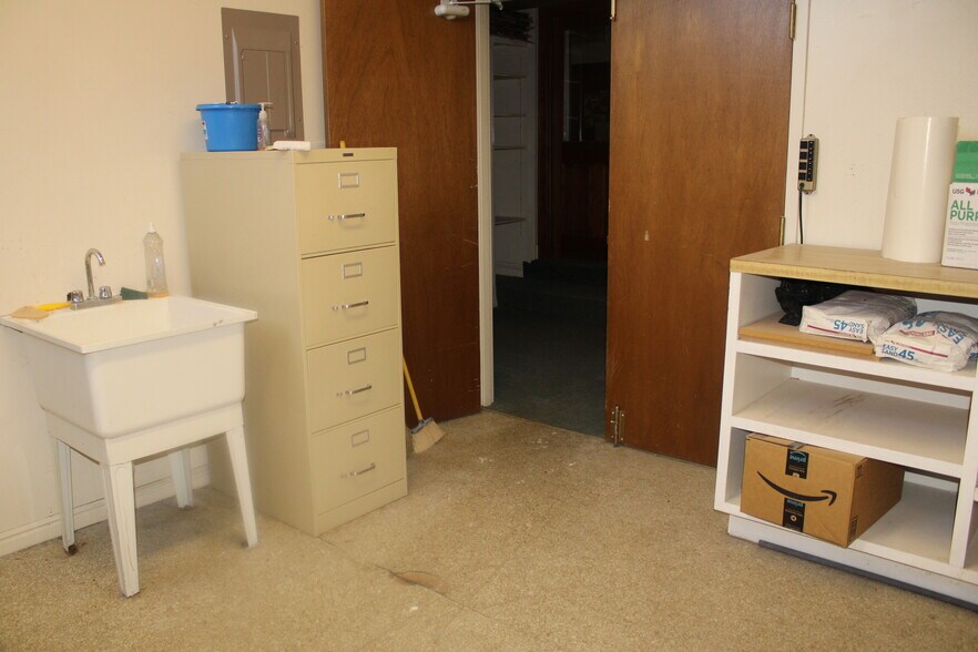 More Photos Of 927 Main St, Evanston General Retail For Lease