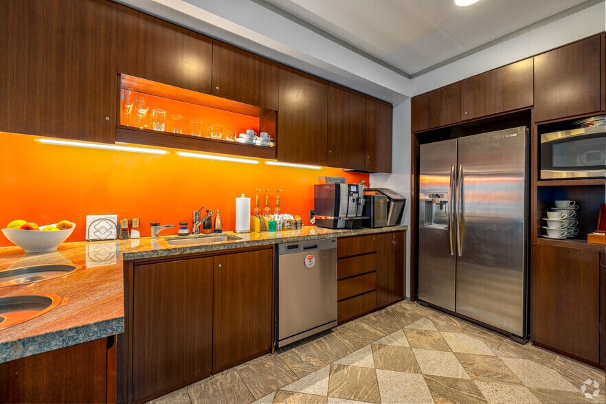 More Photos Of 1330 Avenue of the Americas, New York Coworking Space