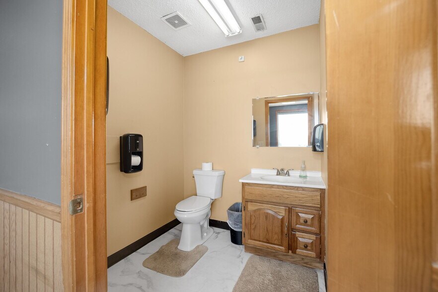 More Photos Of 1710 S Belt Hwy, Saint Joseph Auto Dealership For Sale
