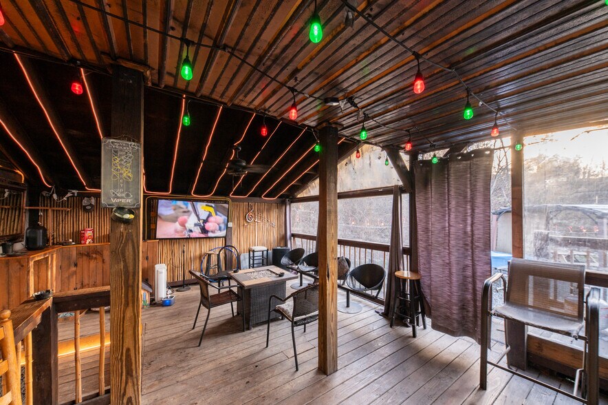 More Photos Of 309 Keller Ave, Fayetteville Storefront Retail Office For Sale