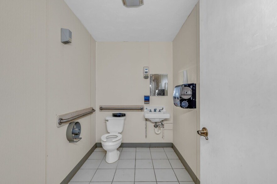 More Photos Of 14 125th Street Gulf, Marathon Office Residential For Sale