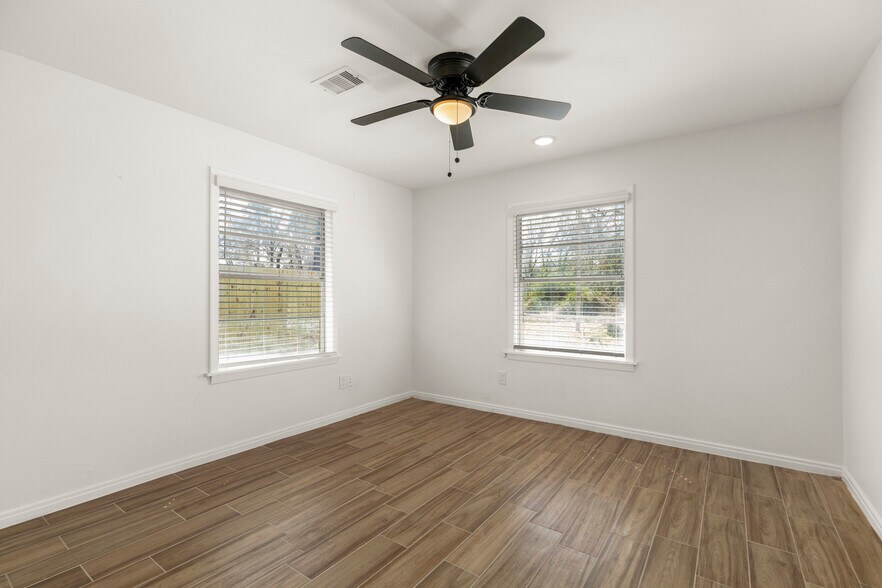 More Photos Of 14135 Huffmeister Rd, Cypress Freestanding For Lease