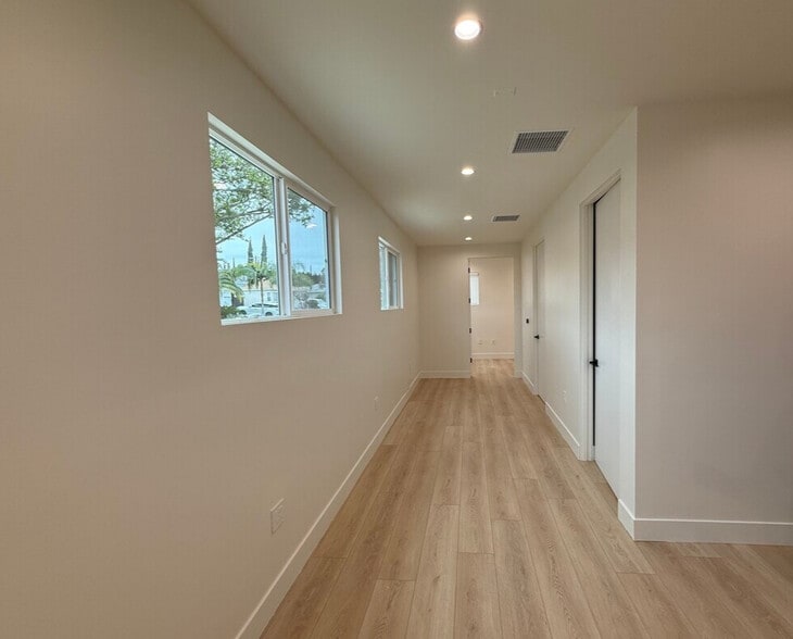 More Photos Of 17725 Rhoda St, Encino Office For Lease