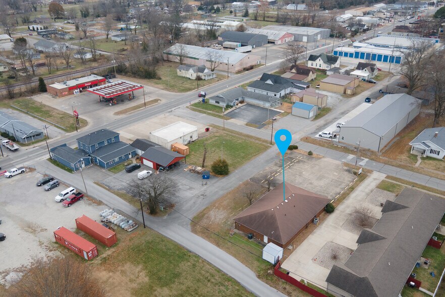 More Photos Of 808 W Prairie St, Marion Office For Sale