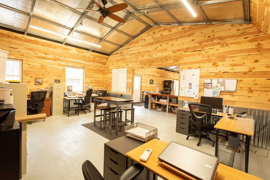 More Photos Of 206 Elrod Ave, Maupin Storefront Retail Residential For Lease