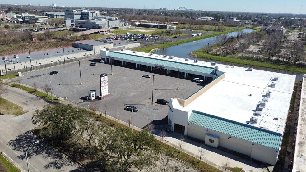 More Photos Of 9820 Lake Forest Blvd, New Orleans Freestanding For Lease