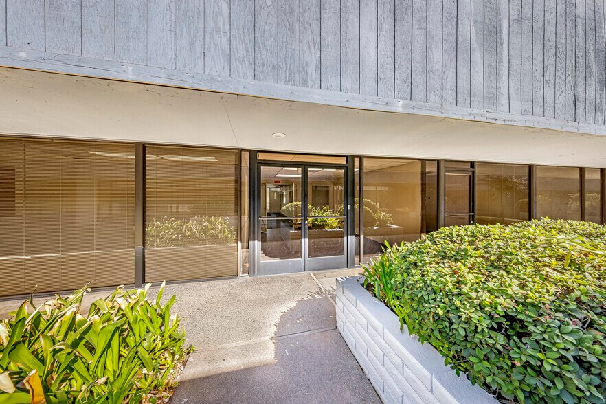 More Photos Of 4747 N 1st St, Fresno Medical For Lease