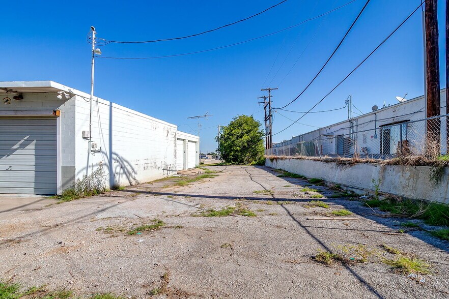 More Photos Of 5323-5325 Woodway Dr, Fort Worth General Retail For Sale