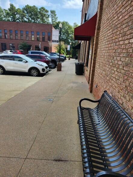 More Photos Of 650 Henderson Dr, Cartersville General Retail For Lease