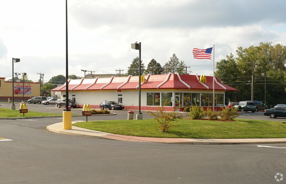 More Photos Of 475-507 Flatbush Ave, Hartford Unknown For Lease