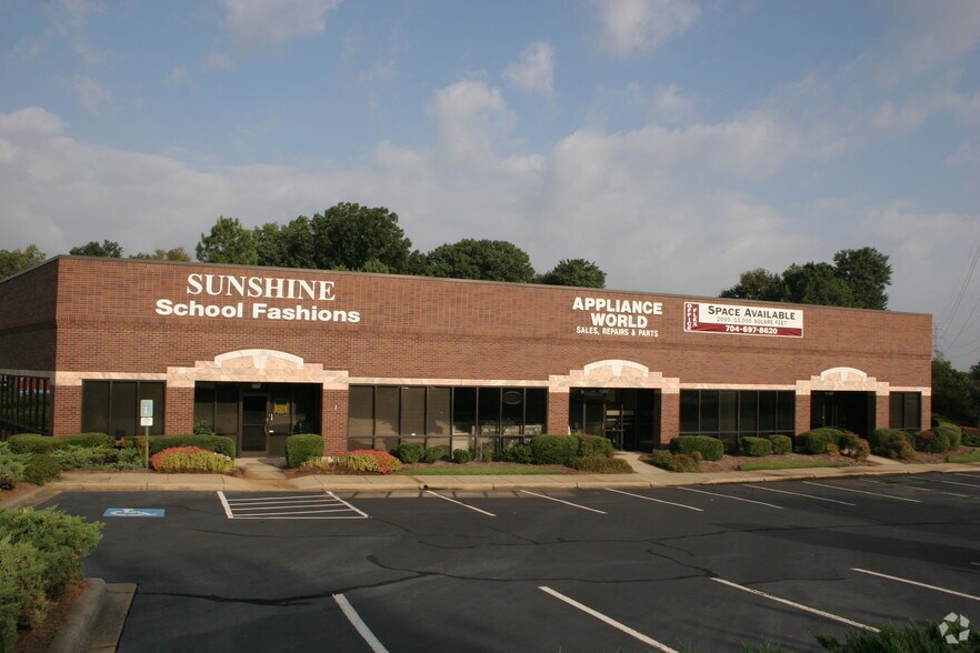 More Photos Of 800 Clanton Rd, Charlotte Showroom For Lease