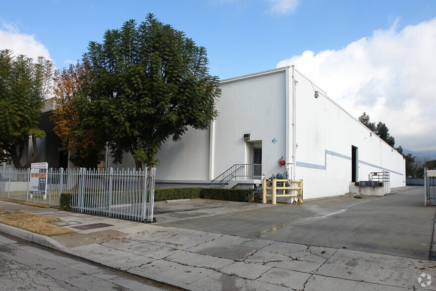 More Photos Of 12840 Bradley Ave, Sylmar Warehouse For Lease