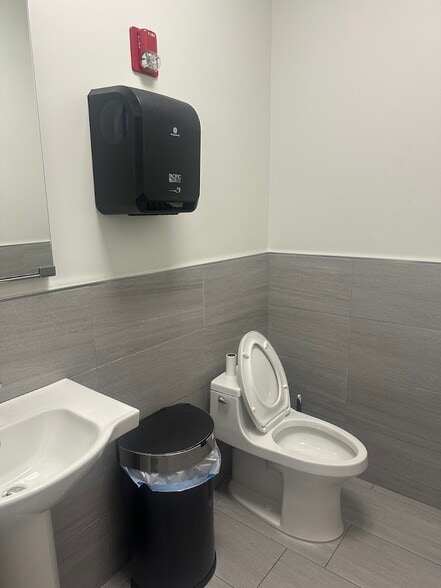 More Photos Of 161 Commerce Rd, Boynton Beach Warehouse For Sale