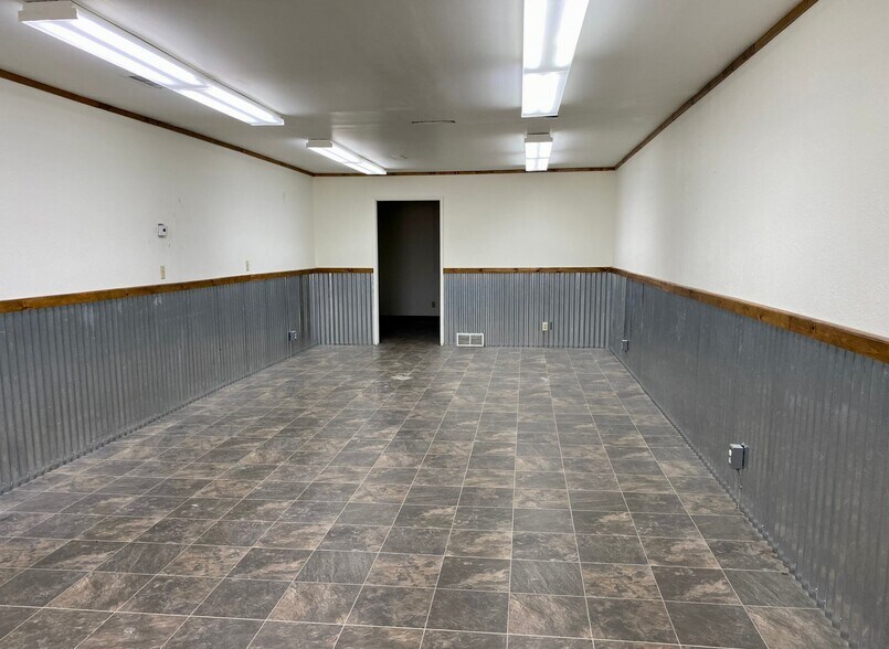 More Photos Of 252 W Main St, Delta General Retail For Sale